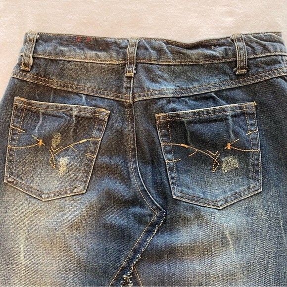 Mudd  Denim Jean Skirt Dark Wash Distressed Ripped Raw Hem Mini Size S (28) - Picture 5 of 9